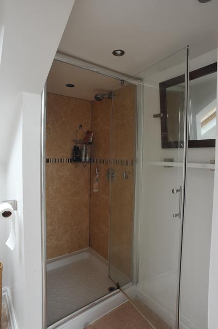 strategic shower cubicle in small dormer 